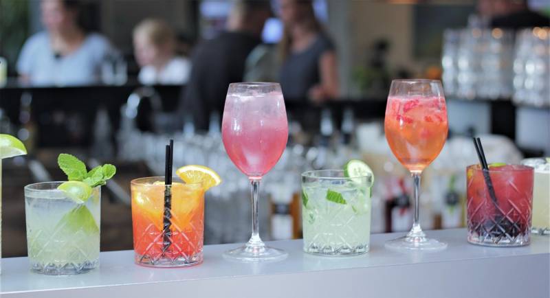 Bars lumineux avec éclairage personnalisable : sublimez vos cocktails et vos soirées à Parentis !